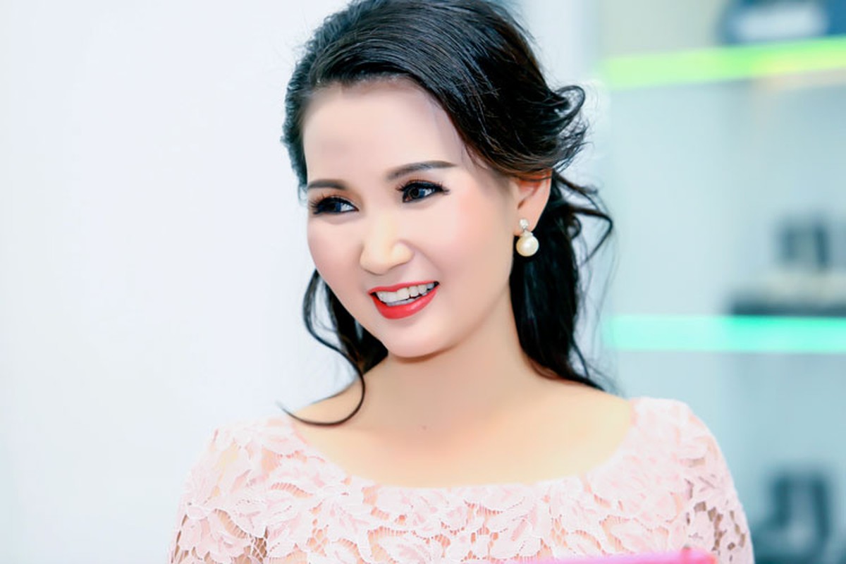 Hoa hau Sonya Suong Dang dien vay 40 trieu di su kien-Hinh-3